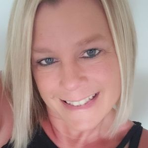 Meet your Posher, Lorie